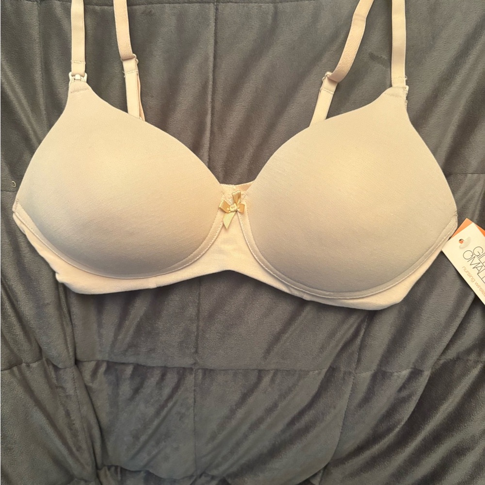 Gilligan and O’Malley lightly lined nursing wireless bra